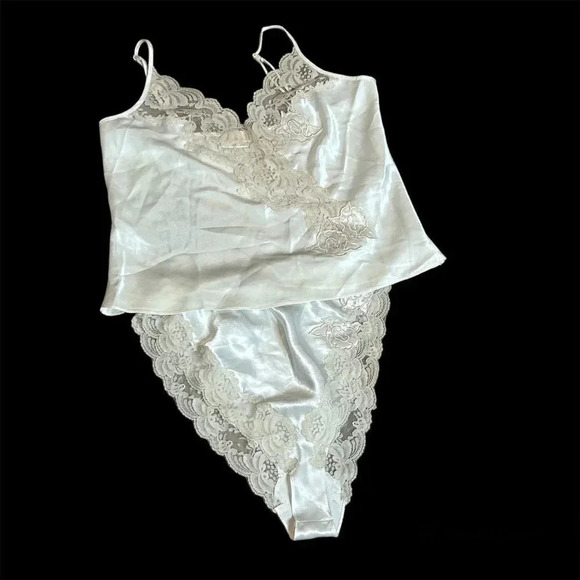 Victoria's Secret Gold Label Vintage 90s Lace Camisole and Panties Size Small - Picture 1 of 8